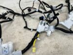 RAV4 V HYBRYDA INSTALACJA WIĄZKA POD DESKĘ ROZDZIELCZĄ KONSOLĘ - obrazek 8