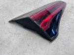 RAV4 IV LIFT LAMPA TYLNA PRAWA PRAWY TYŁ W KLAPE USZKODZONA 81590-42031 - obrazek 2