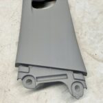 YARIS IV OSŁONA SŁUPKA ŚRODKOWEGO GÓRNA LEWA SZARA 62412-K0020-A - obrazek 2