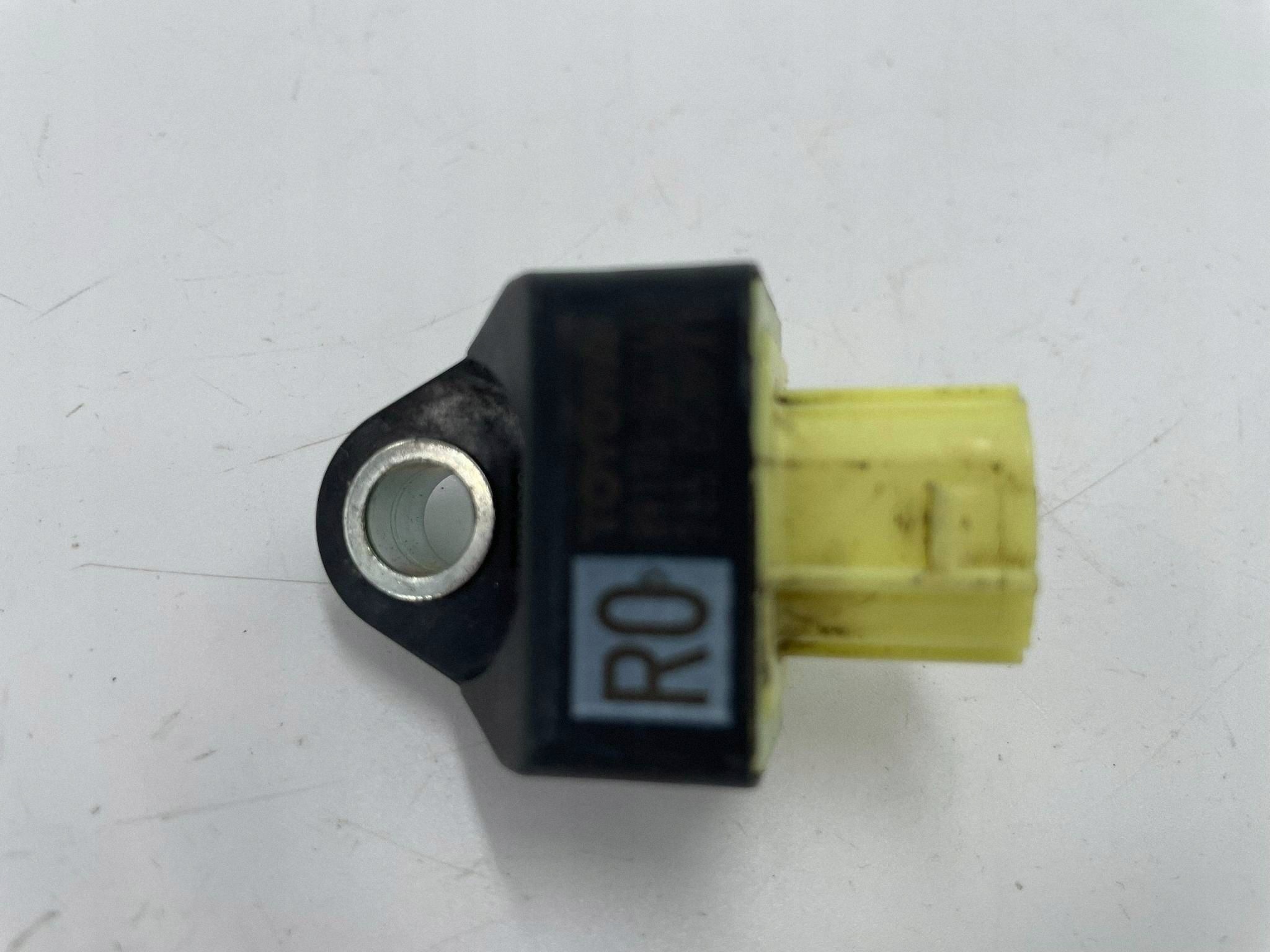 allegro-e111abe00158ce6064d6ccd8 YARIS IV CZUJNIK SENSOR UDERZENIOWY PASA PRZEDNIEGO 2 PIN R0 89173-0D160 - obrazek 1