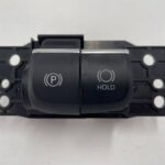 COROLLA E21 PRZEŁACZNIK PRZYCISK HAMULCA RĘCZNEGO HOLD 84390-02060