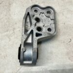 COROLLA E21 LIFT 1.8 HYBR ŁAPA PODUSZKA TYLNA TYŁ MOCOWANIE SILNIKA SKRZYNI