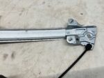 YARIS IV MAZDA 2 PODNOŚNIK SZYBY DRZWI PRZEDNICH LEWY PRZÓD 85720-K0020 - obrazek 4