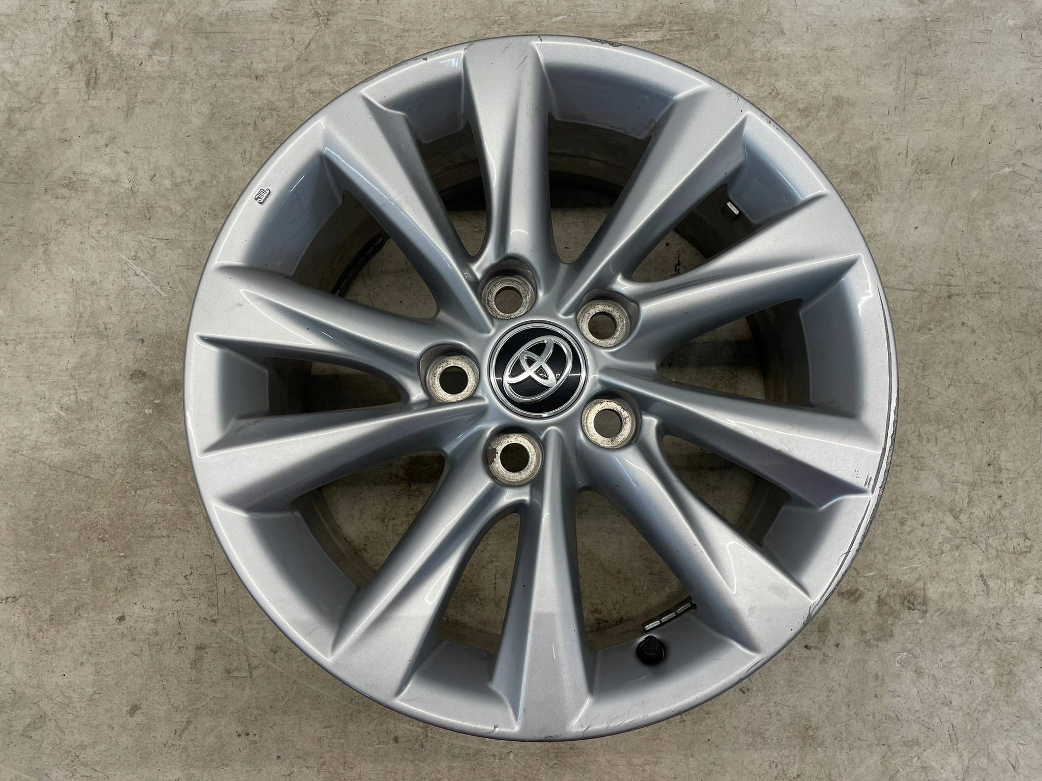 allegro-ea55cb4b8a20aece8ad7825a COROLLA E21 FELGA ALUMINIOWA 16 CALI 7J ET40 5x114,3 CZUJNIK CIŚNIENIA ##6 - obrazek 1