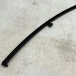 COROLLA E21 HATCHBACK LISTWA PROWADNICA SZYBY DRZWI TYLNYCH LEWY TYŁ