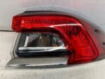 COROLLA E21 SEDAN LAMPA TYLNA PRAWA PRAWY TYŁ ZWYKŁA RYSA !!! - obrazek 2