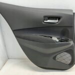 COROLLA E21 HATCHBACK BOCZEK TAPICERKA DRZWI TYLNYCH LEWY TYŁ MATERIAŁ