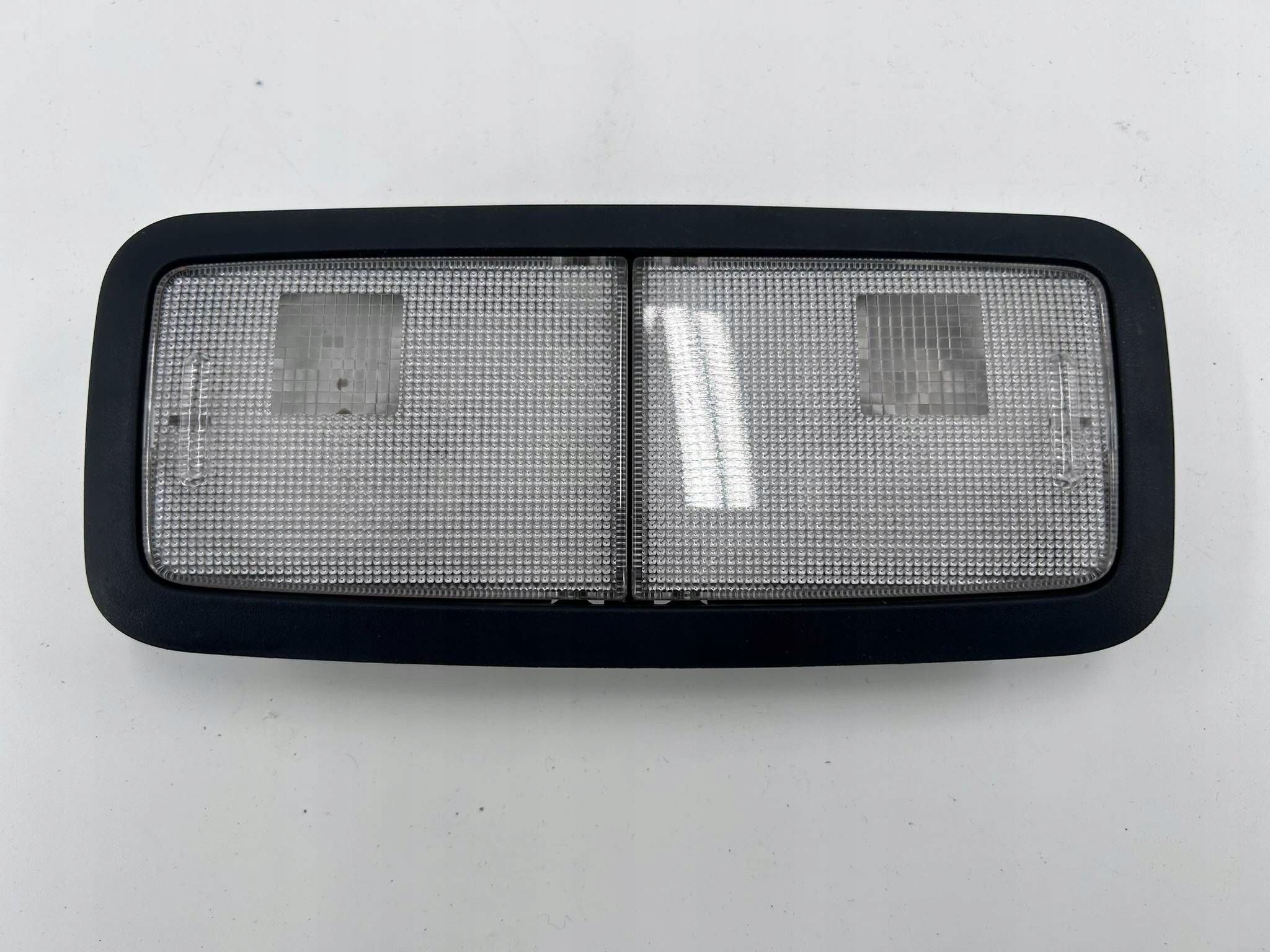 allegro-f04767efb0f9ce682e6489bc COROLLA E21 KOMBI LAMPKA OŚWIETLENIA KABINY WNĘTRZA PODSUFITKI TYLNA CZARNA - obrazek 1