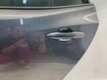 COROLLA E21 HATCHBACK DRZWI TYLNE LEWE LEWY TYŁ KOMPLETNE (1G3) HB - obrazek 4