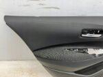 COROLLA E21 LIFT KOMBI BOCZEK TAPICERKA DRZWI TYLNYCH LEWYCH LEWY TYŁ (1) - obrazek 2