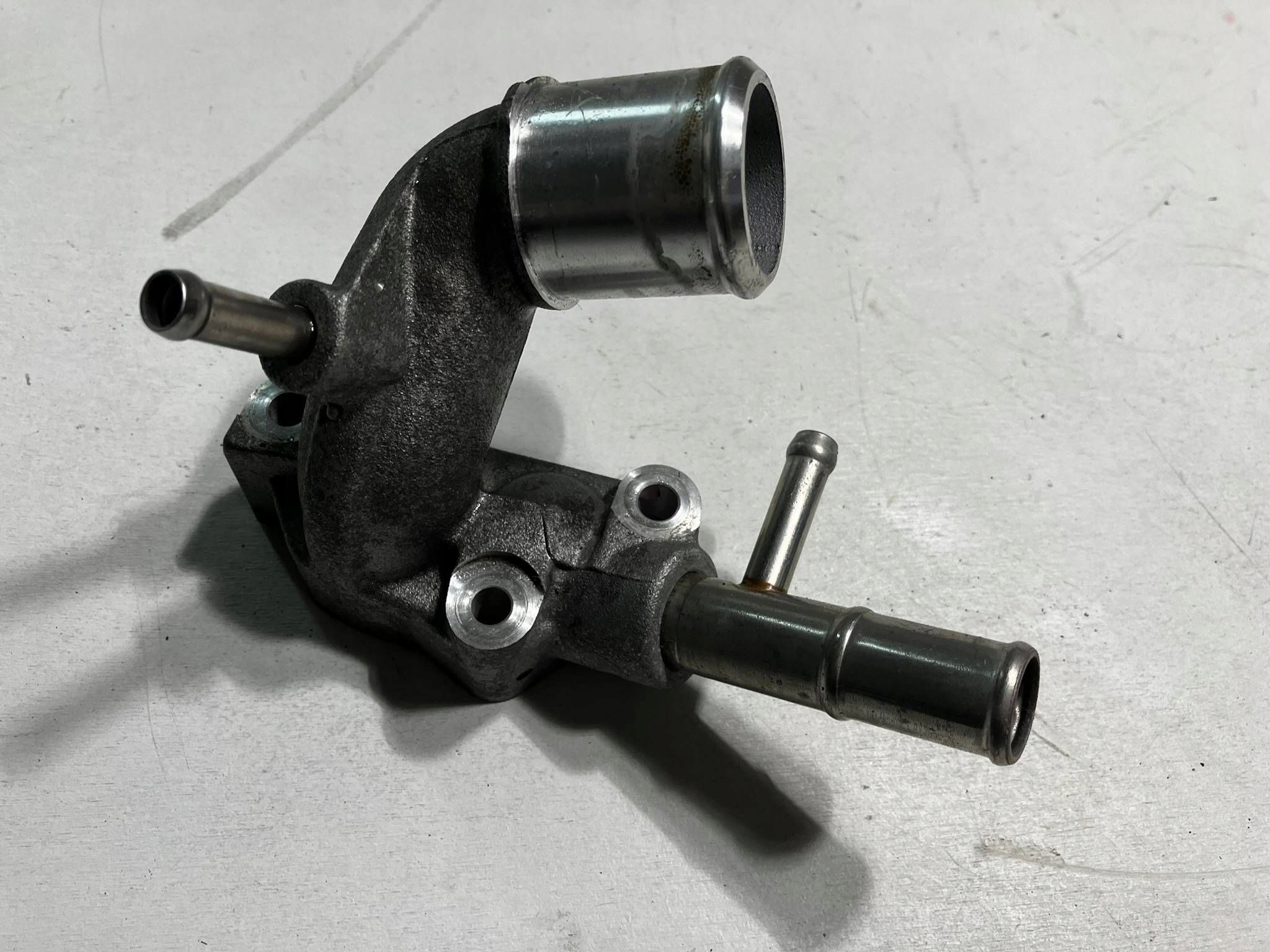 allegro-f752980aeb135842e5331389 RAV4 V CAMRY VIII NX 2.5 HYBYRDA RURKA KRÓCIEC WĄŻ WODY CIECZY CHŁODZOCEJ - obrazek 1