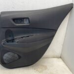 COROLLA E21 HATCHBACK BOCZEK TAPICERKA DRZWI TYLNYCH PRAWY TYŁ MATERIAŁ