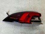 COROLLA E21 SEDAN LAMPA TYLNA LEWY TYŁ ZWYKŁA USZK - obrazek 2
