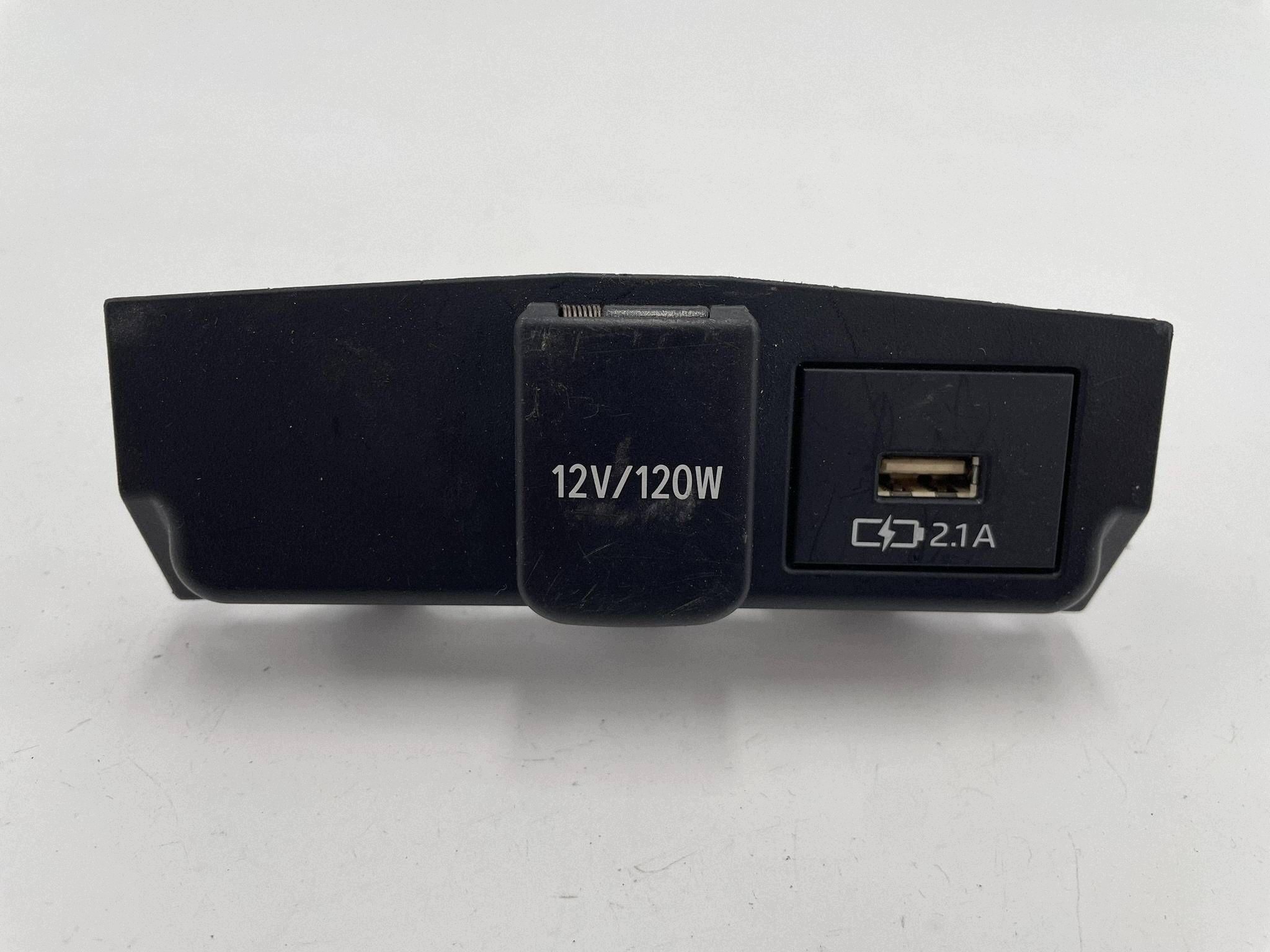 allegro-fa9904294ae4e14763b8ed2d COROLLA E21 OSŁONA GNIAZDO ZŁĄCZE USB ZAPALNICZKI 12V - obrazek 1