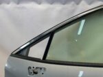 COROLLA CROSS DRZWI PRZEDNIE LEWE LEWY PRZÓD LISTWA SZYBA KOMPLETNE 1H5 - obrazek 2