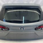 COROLLA CROSS KLAPA TYLNA POKRYWA BAGAŻNIKA LAMPY KOMPLET 1H5