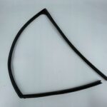 COROLLA E21 USZCZELKA SZYBY DRZWI PRZEDNICH LEWY PRZÓD 68151-02380