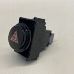 AURIS II LIFT PRZYCISK PRZEŁĄCZNIK ŚWIATEŁ AWARYJNYCH 84332-02300