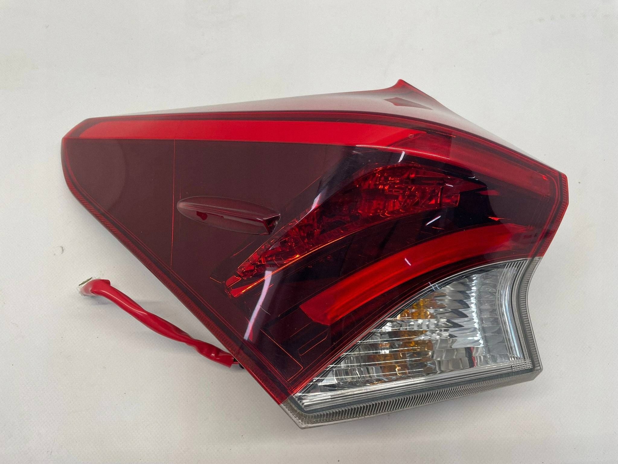 allegro-1947e6605c3cd65fc0b21c7c AURIS II LIFT KOMBI LAMPA TYLNA LEWA LEWY TYŁ KOMPLETNA - obrazek 1