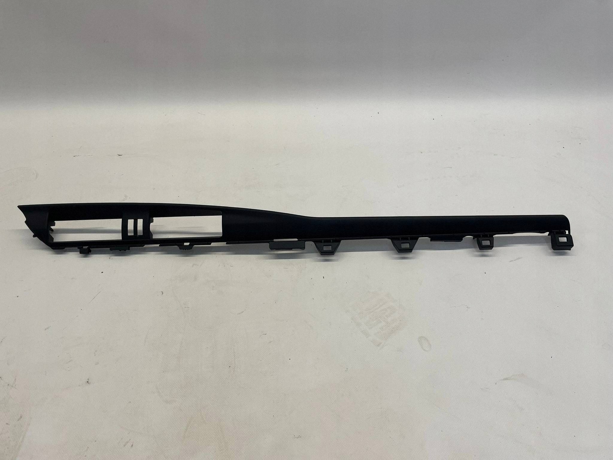 allegro-23e1b01ac8158b4478784e84 AURIS II LIFT OSŁONA KRATKI NAWIEWU DESKI LISTWA ŚRODEK - obrazek 1