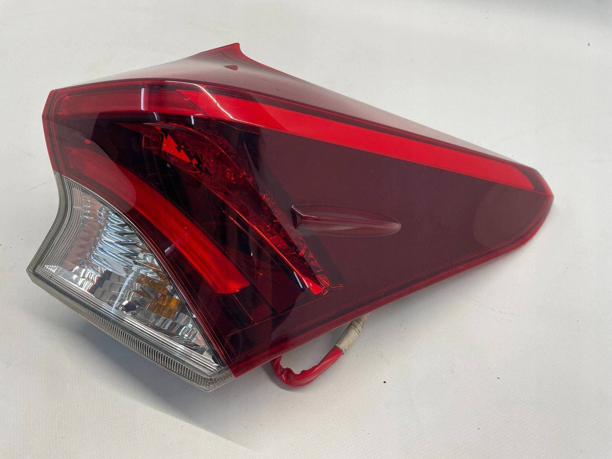 allegro-24640b3399c90dc8550f995b AURIS II LIFT KOMBI LAMPA TYLNA PRAWA PRAWY TYŁ KOMPLETNA RYSKA - obrazek 1