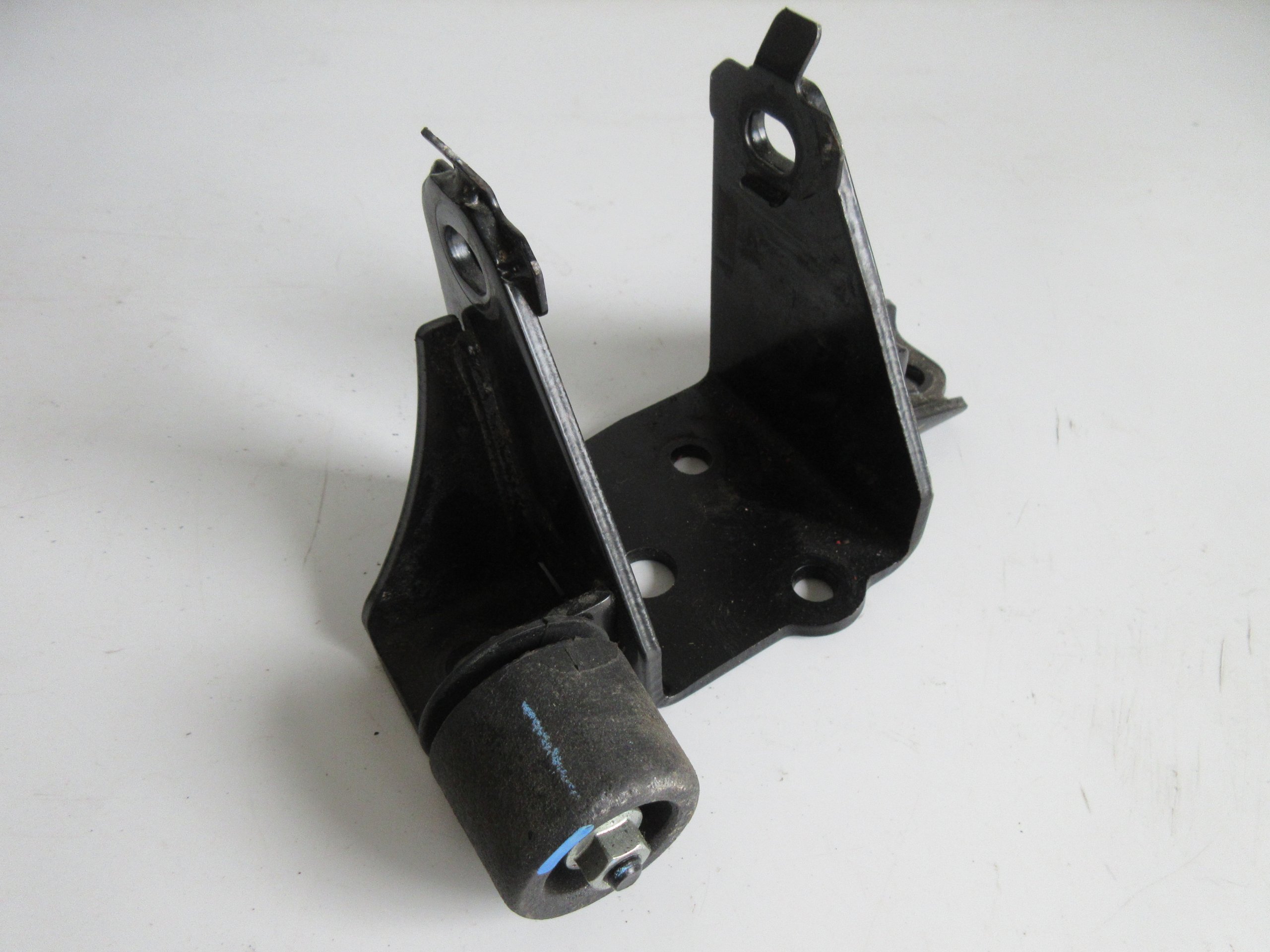 allegro-31c4700101d30c95495126e7 RAV4 IV LIFT D4D BMW ŁAPA SILNIKA LEWA - obrazek 1