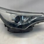 AVENSIS T27 LIFT T29 LAMPA PRZEDNIA PRAWA PRAWY PRZÓD ANGLIK UK USZKODZONA
