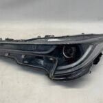 COROLLA E21 HB KOMBI LAMPA PRZEDNIA LEWA LEWY PRZÓD 1 SOCZEWKA OYT31759