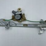 COROLLA E21 ELEKTRYCZNY PODNOŚNIK SZYBY DRZWI TYLNYCH LEWY TYŁ 69840-02681
