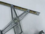 YARIS III MECHANIZM PODNOSZENIA SZYBY DRZWI PRZEDNICH LEWY PRZÓD 857200D360 - obrazek 3