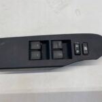 AURIS II PRZYCISK PRZEŁĄCZNIK SZYB PRZEDNI LEWY PRZÓD 74232-02E20
