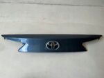 AURIS II LIFT KOMBI OSŁONA KLAPY BLENDA EMBLEMAT - obrazek 2