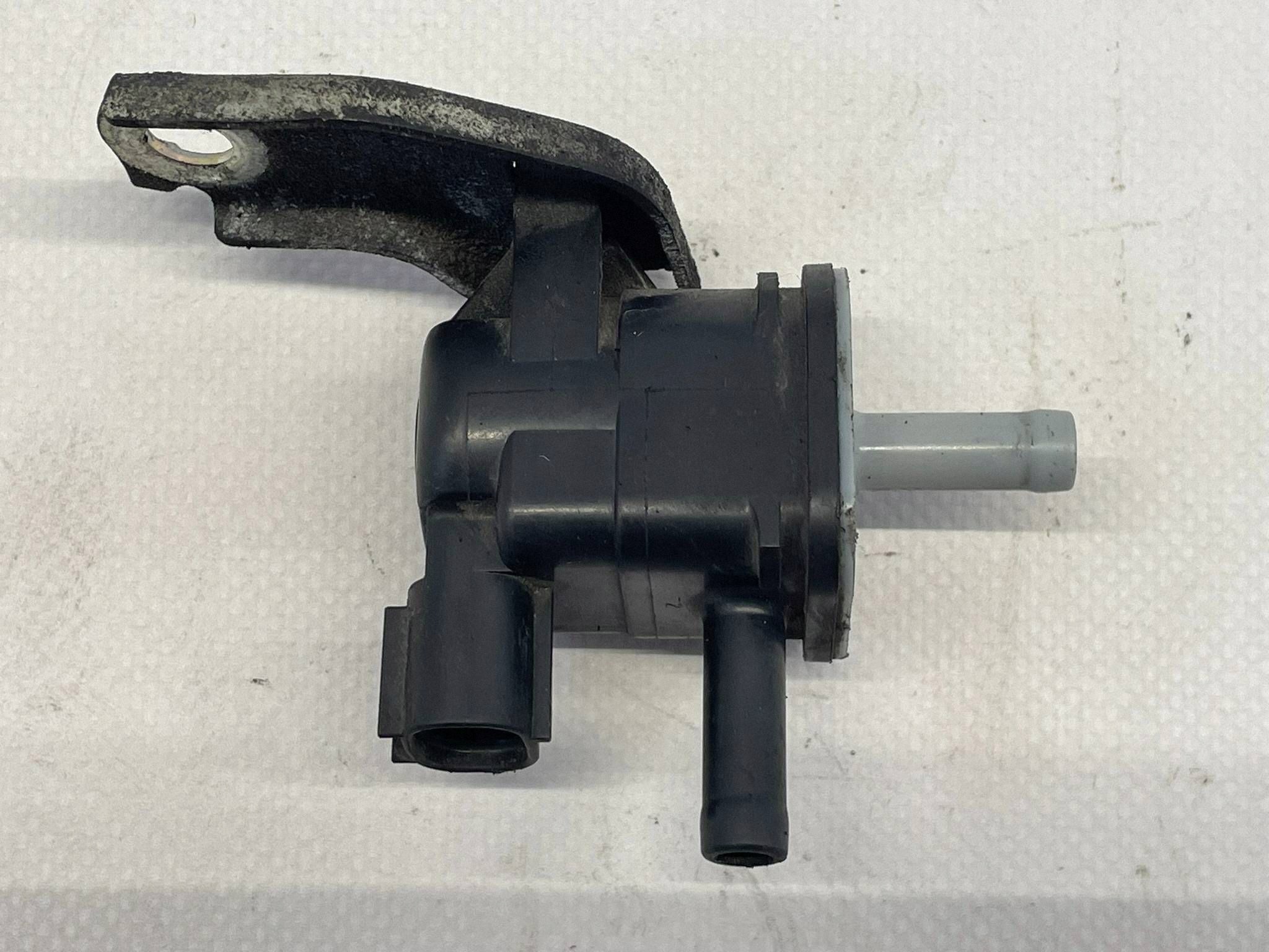 allegro-9ef39290568d15c3a9727fa5 TOYOTA LEXUS ZAWÓR CZUJNIK PODCIŚNIENIA POWIETRZA 90910-12276 - obrazek 1