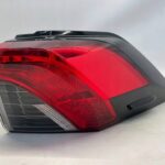 RAV4 V LAMPA TYLNA PRAWA PRAWY TYŁ KOMPLETNA BEZ ZAŚLEPKI RYSKI