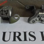 AURIS II ZAWIAS DRZWI LEWY TYŁ 4V8