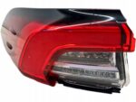 COROLLA E21 SEDAN LAMPA TYLNA LEWY TYŁ LED USZKODZONA 81560-02D20