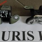 AURIS II ZAWIAS DRZWI LEWY TYŁ 209