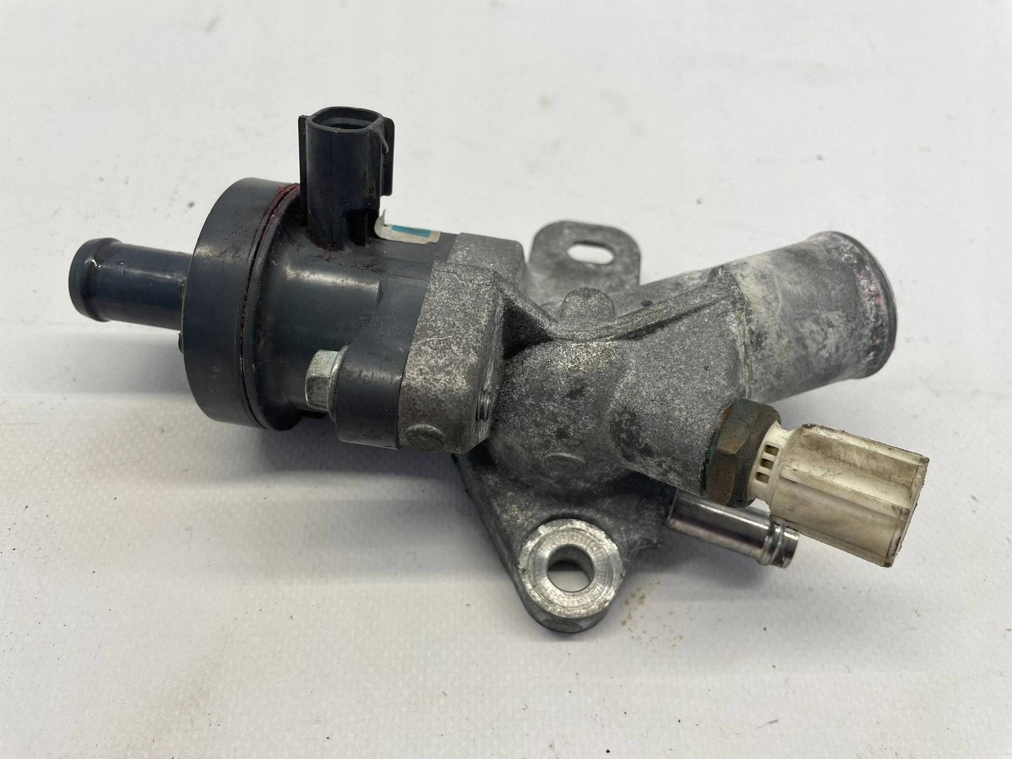 allegro-cd90a9e399b2a029b5ee83e4 PRIUS IV ZAWÓR CZUJNIK TEMPERATURY KRÓCIEC GŁOWICY WODY PŁYNU CHŁODZĄCEGO - obrazek 1