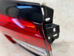COROLLA E21 SEDAN LAMPA TYLNA LEWY TYŁ LED USZKODZONA 81560-02D20 - obrazek 2