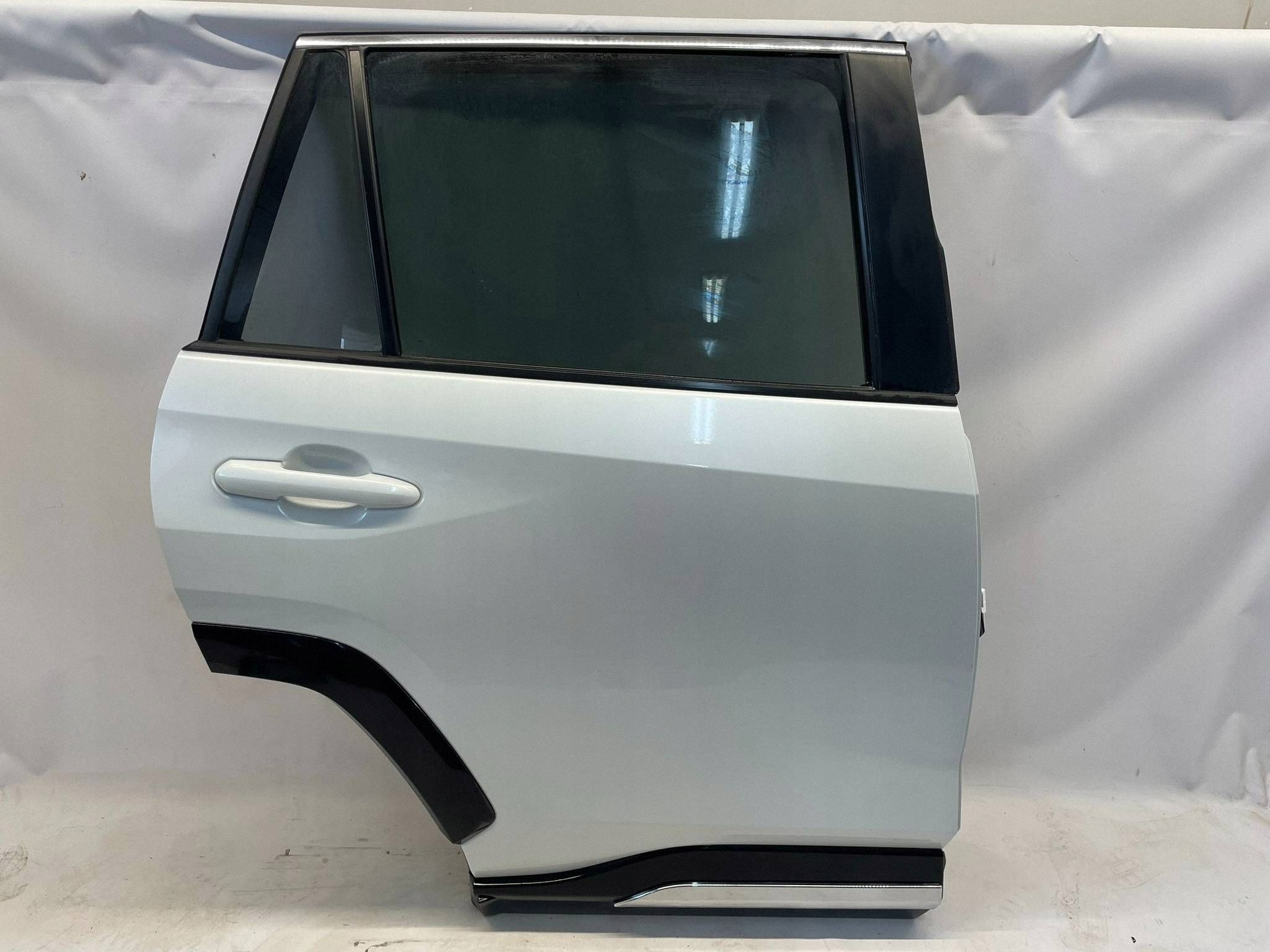 allegro-db5ee73a72806d64a00a8a59 RAV4 V DRZWI TYLNE PRAWE PRAWY TYŁ KOMPLETNE PIANO BLACK LISTWA 089 2PS - obrazek 1