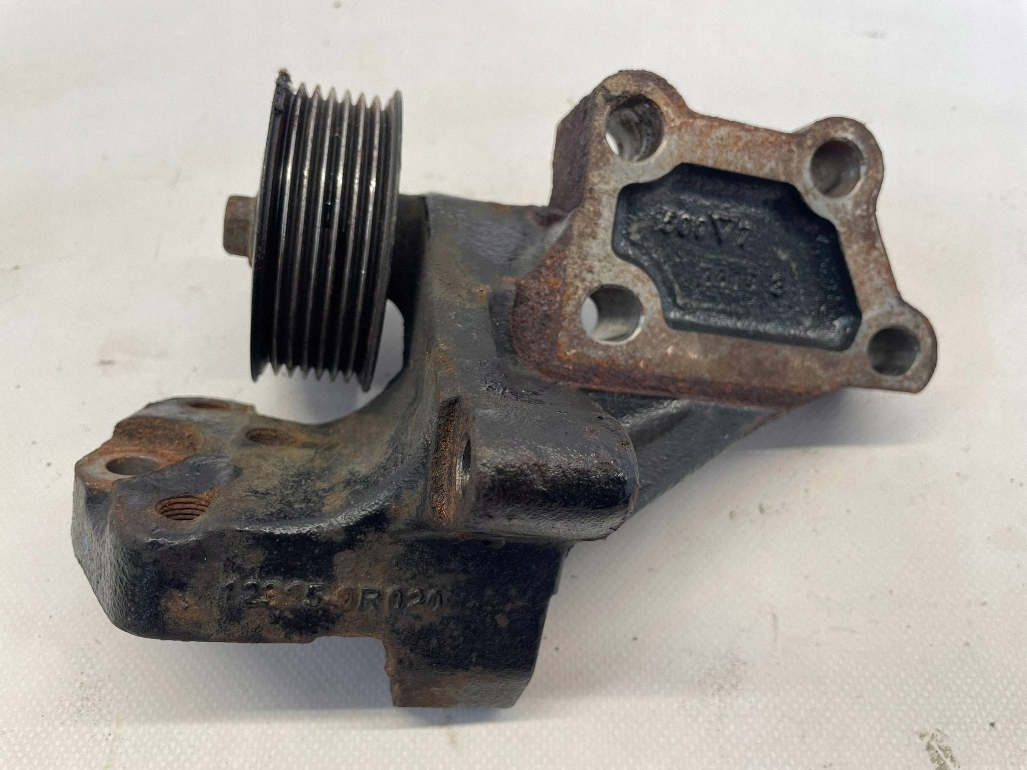 allegro-dca60db4b65aceaf18fdcbc2 AVENSIS T27 2.0D4D ŁAPA WSPORNIK MOCOWANIE SILNIKA ROLKA 12315-0R020 - obrazek 1