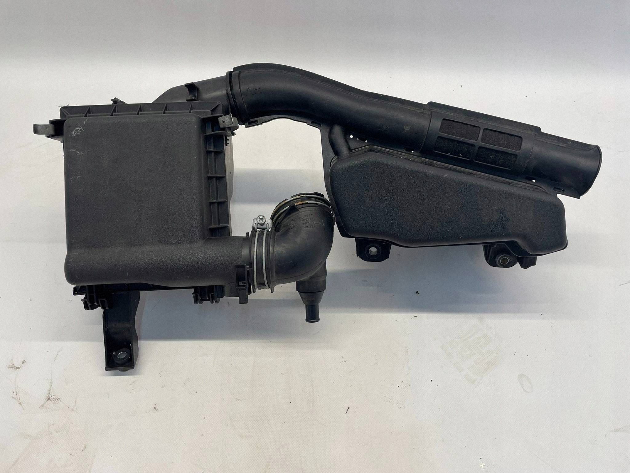 allegro-fe8bb52a83e66eb0e717f1db AURIS II PRIUS III PRIUS PLUS HYBRYDA OBUDOWA FILTRA POWIETRZA 17705-0T060 - obrazek 1