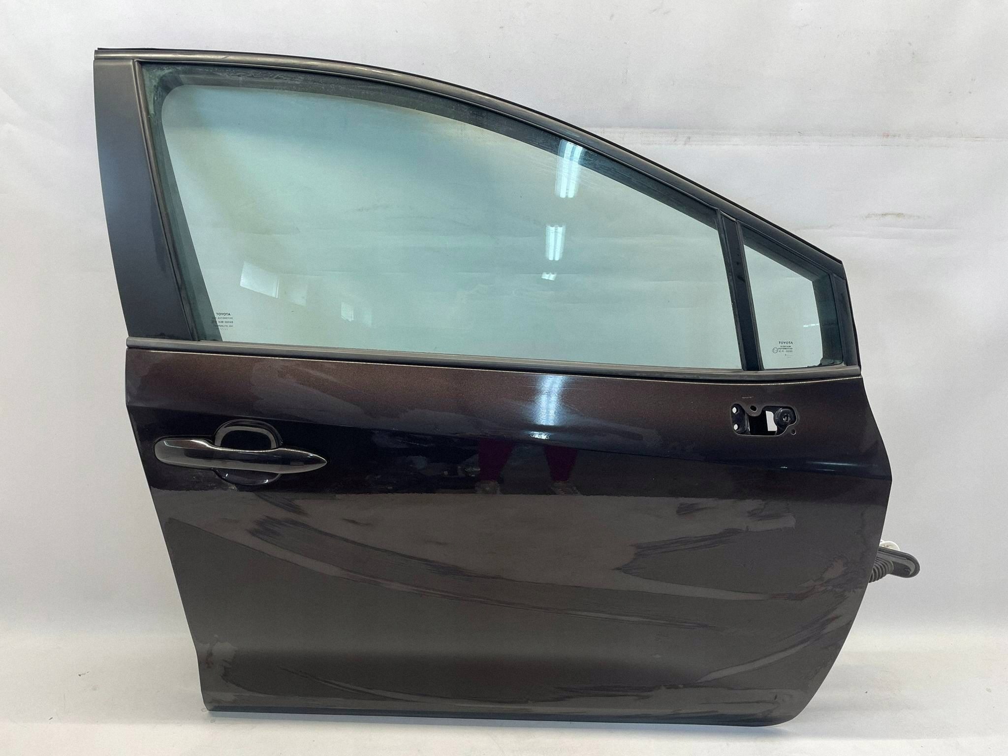 allegro-04005e63164be48551be7a44 COROLLA E21 SEDAN KOMBI HB DRZWI PRZEDNIE PRAWE PRAWY PRZÓD KOMPLETNE 4W9 - obrazek 1