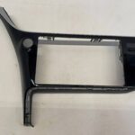 AURIS II LIFT OSŁONA DESKI RAMKA RADIA ZEGAREK BRAK CHROMU 55405-02870
