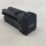 RAV4 V GNIAZDO ZŁĄCZE USB 86190-42030