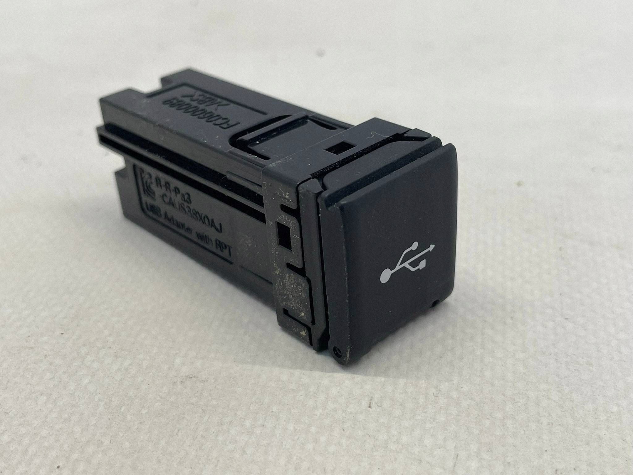 allegro-1000539f5180d3c43625f036 RAV4 V GNIAZDO ZŁĄCZE USB 86190-42030 - obrazek 1