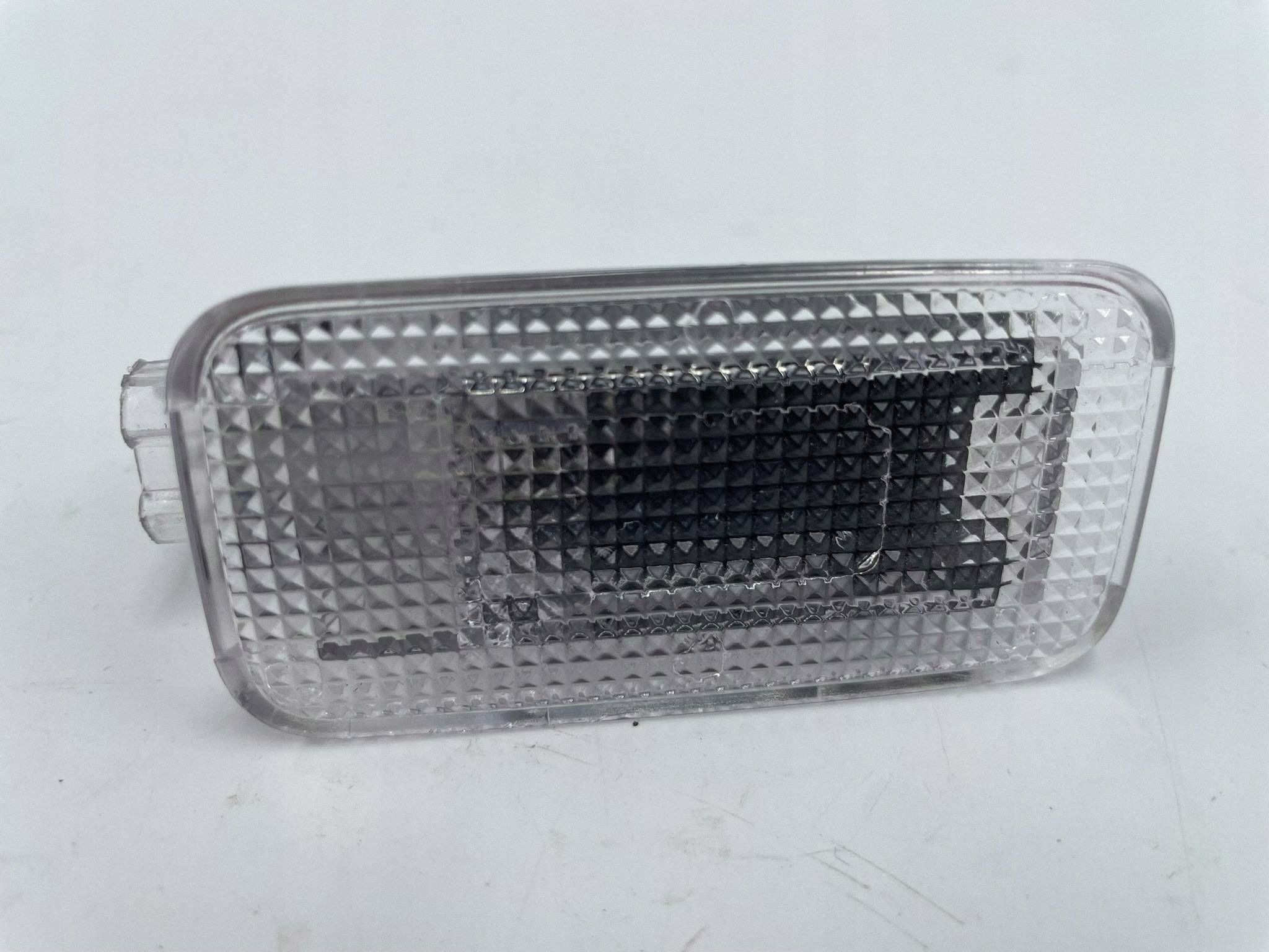 allegro-106b06d829c842d2e1ea7bc4 COROLLA E21 LAMPKA OŚWIETLENIA WNĘTRZA BAGAŻNIKA 81330-02060 - obrazek 1