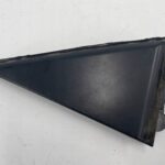 AURIS II OSŁONA ZAŚLEPKA TRÓJKĄT DRZWI TYLNYCH LEWYCH LEWY TYŁ 67488-02070