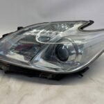 PRIUS III LIFT LAMPA PRZEDNIA LEWA LEWY PRZÓD ZWYKŁA SREBRNA