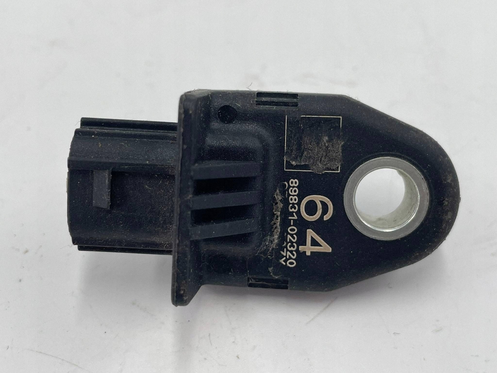 allegro-29c8bf1f7572129ada8b18f2 COROLLA E21 CZUJNIK UDERZENIOWY 64 89831-02320 2 PIN - obrazek 1